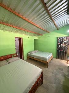 Postel nebo postele na pokoji v ubytování Hostal Héctor