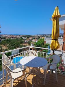 a patio with a table and chairs and an umbrella at Apartamento Celine in Pineda de Mar