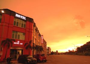 Východ nebo západ slunce při pohledu z hotelu nebo okolí