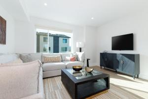 Μια τηλεόραση ή/και κέντρο ψυχαγωγίας στο NEW Townhome-River Trail-Las Colonias-Dtown GJ! NO XTRA FEES!