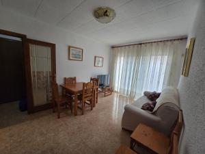 Posedenie v ubytovaní Apartamento muy cerca de la playa