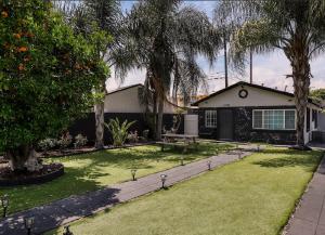 a garden with a bench and a house at LUXURY VILLA Estate Oasis in Downey