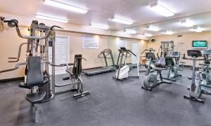 Fitness centrum a/nebo fitness zařízení v ubytování Wyndham Dolphin's Cove 1BR Suite with Resort Access + 9 fotografií