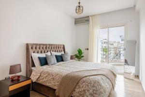 Postel nebo postele na pokoji v ubytování Appartement Luxe Racine Vue Jardin 2 Chambres Fibre Parking Privé Proche Twin Center