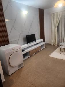 TV a/nebo společenská místnost v ubytování Apartmani “Dunja”