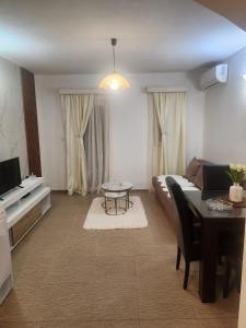 TV a/nebo společenská místnost v ubytování Apartmani “Dunja”