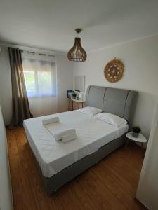 Una cama o camas en una habitación de Stone house 3