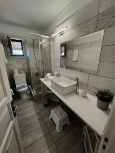 Un baño de Stone house 3