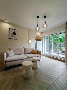 a living room with a couch and a table at Apartament Swoboda Tatarska in Przemyśl