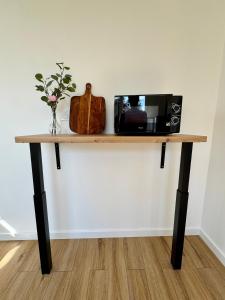 Μια τηλεόραση ή/και κέντρο ψυχαγωγίας στο Appartement lumineux avec jardin
