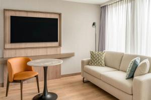 Χώρος καθιστικού στο Zurich Marriott Hotel