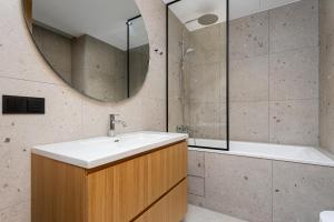 Ένα μπάνιο στο Tobiase Residences - Luxury Apartments +53 φωτογραφίες