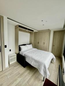 Postel nebo postele na pokoji v ubytování STUDIO Luxury View Edificio Harmony