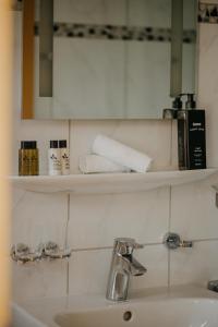 Un baño de Haus Bergfrieden 153 fotos más