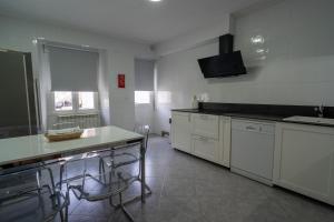 Kuchyňa alebo kuchynka v ubytovaní Apartamento Sarmiento- Casco histórico Mondoñedo