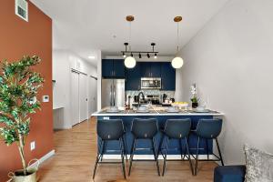 Kuchyň nebo kuchyňský kout v ubytování W322 Cozy Luxury 1Bedroom Condo In Downtown Minneapolis, Minutes From Minneapolis Convention Center & US Bank Arena