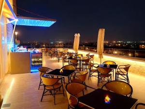 Balkon oz. terasa v nastanitvi PYramiDS OaSiS ViEW HoTeL