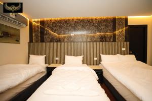 Katil atau katil-katil dalam bilik di Giza Inn view
