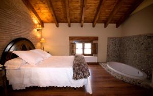 A bed or beds in a room at Posada Los Condestables Hotel & Spa