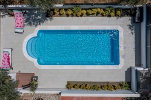 Kolam renang di atau dekat dengan Komplex Oliva Mit Pool Und Großem Garten