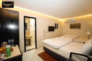 Katil atau katil-katil dalam bilik di Giza Inn view