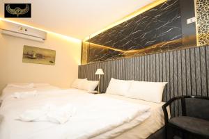 Katil atau katil-katil dalam bilik di Giza Inn view