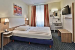 Postel nebo postele na pokoji v ubytování Hotel Trierer Hof