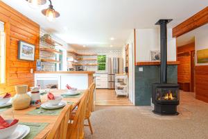 Dapur atau dapur kecil di Wandering Rivers Retreat