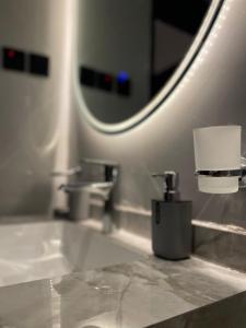 Gallery image of جناح فاخر غرفة وصالة بالقرب من الحرم النبوي 405 in Al Madinah