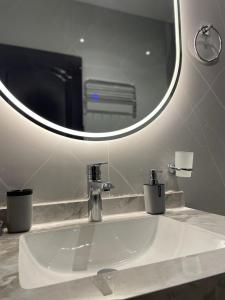 Gallery image of جناح فاخر غرفة وصالة بالقرب من الحرم النبوي 405 in Al Madinah