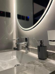 Gallery image of جناح فاخر غرفة وصالة بالقرب من الحرم النبوي 405 in Al Madinah