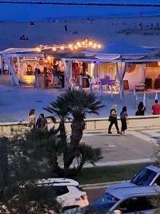 ペスカーラにあるCarezza del Mareの夜間立ち居住者