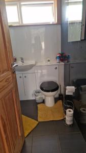 Koupelna v ubytování Vibrant Room in Centeral Ayr