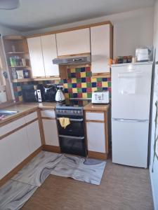 Kuchyň nebo kuchyňský kout v ubytování Vibrant Room in Centeral Ayr + 4 fotografie