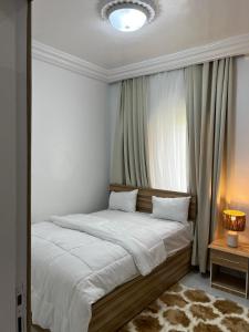 Uma cama ou camas num quarto em Azure Villa Suites Apart Hotel