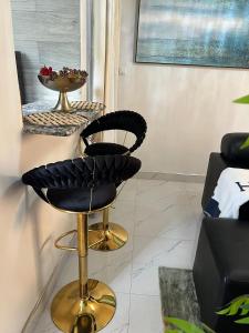 Uma área de estar em Azure Villa Suites Apart Hotel