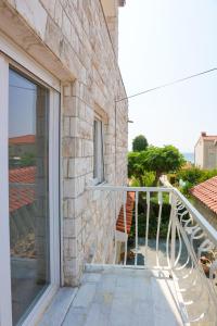 Balkón alebo terasa v ubytovaní Seaside holiday house Rogoznica - 6226