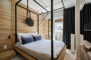 Кровать или кровати в номере LupoApartments Premium z Klimatyzacją, Jacuzzi, Centrum, OFF Piotrkowska Klimatyzacja Parking w Cenie