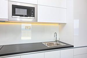 Kuchyňa alebo kuchynka v ubytovaní Apartment Zecevo Rtic 8366d