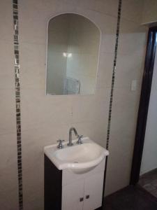 a bathroom with a sink and a mirror at Departamento Nuevo Horizonte Pet Friendly in Olavarría