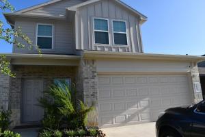 a house with a garage at Relitorin Sweet Home & Pool in Spring