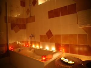 Koupelna v ubytování Worners Schloss Weingut & Wellness-Hotel