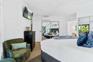 En eller flere senge i et værelse på Pineapple Palms - Resort 9 Pools & Gym