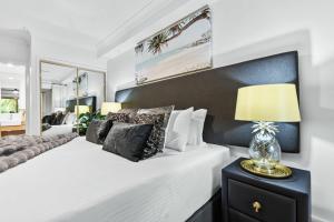 En eller flere senge i et værelse på Pineapple Palms - Resort 9 Pools & Gym + 54 billeder