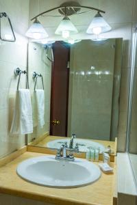 Koupelna v ubytování TOSCANA INN HOTEL