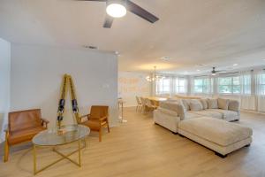 Foto de la galería de Waterfront Cedar Creek Lake Gem Near Marina! en Kemp