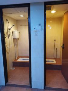 Koupelna v ubytování HOTEL BINTANG + 37 fotografií