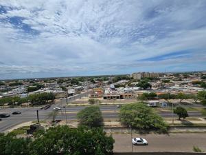 an aerial view of a city with cars on a street at Amplio y cómodo apto Diagonal a URBE in Maracaibo