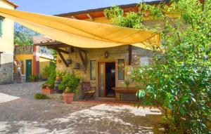 The building in which the holiday home is located