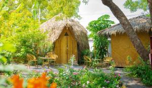 O grădină în afara Samui Circus Studio & Ville - Dome Bungalow 2